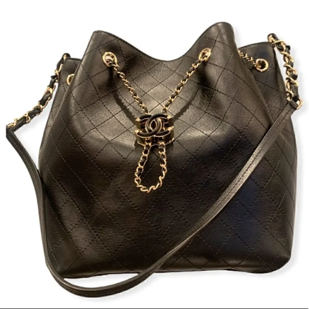 CHANEL Calfskin Stitched Drawstring Bag (Black)